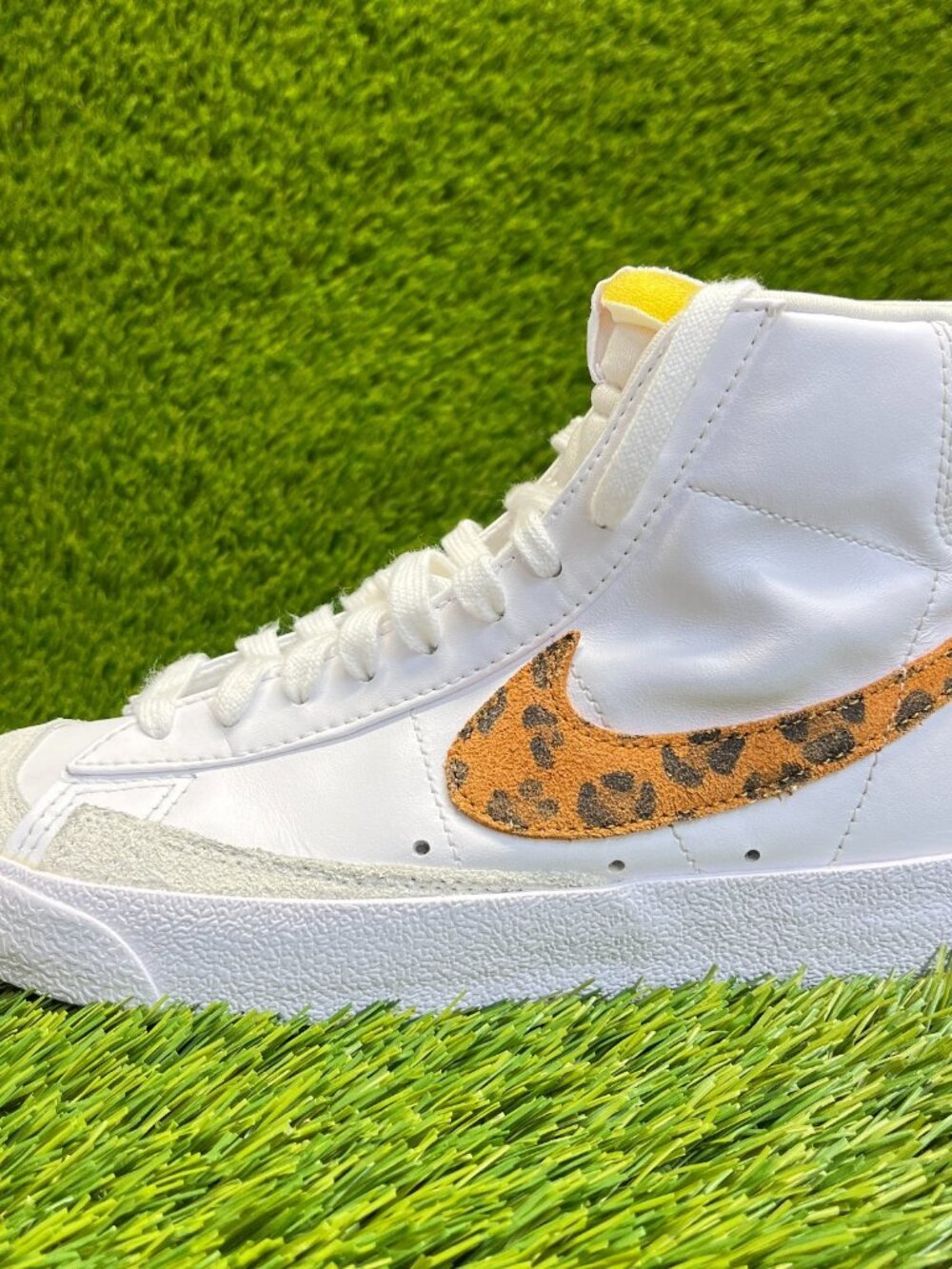 Nike Blazer Mid '77 Leopard Womens Size 7.5 White Walking Shoes Sneakers - Picture 3 of 10